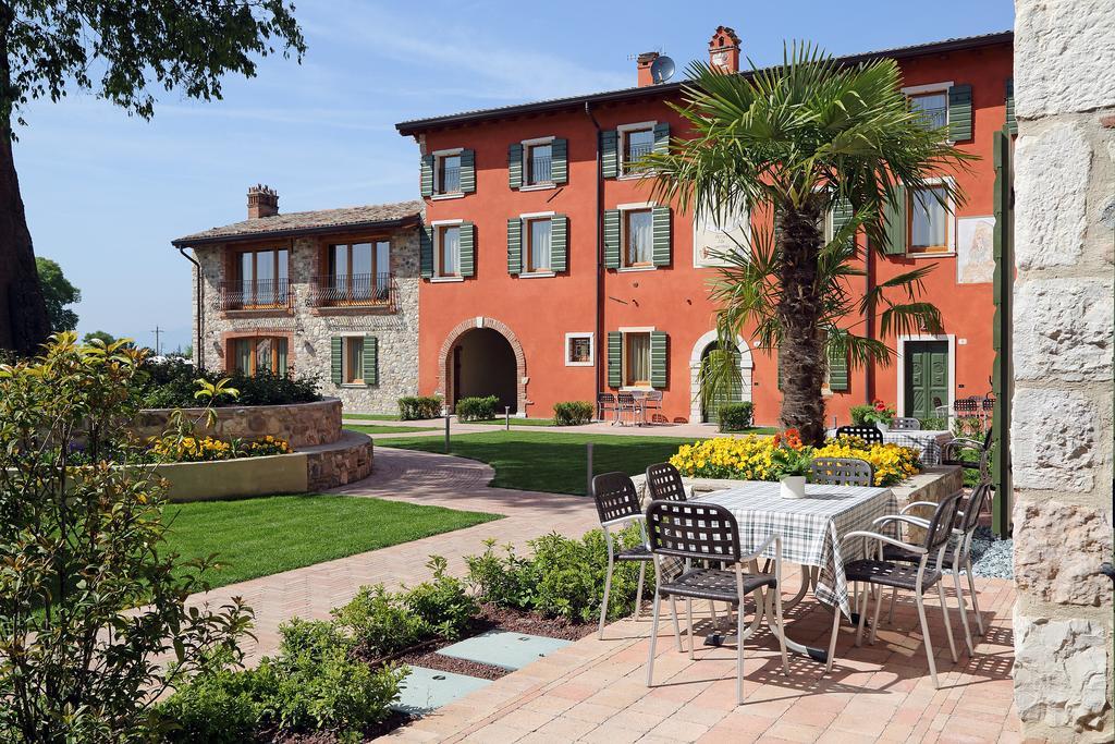 Residence Borgo Mondragon Лацизе Екстер'єр фото