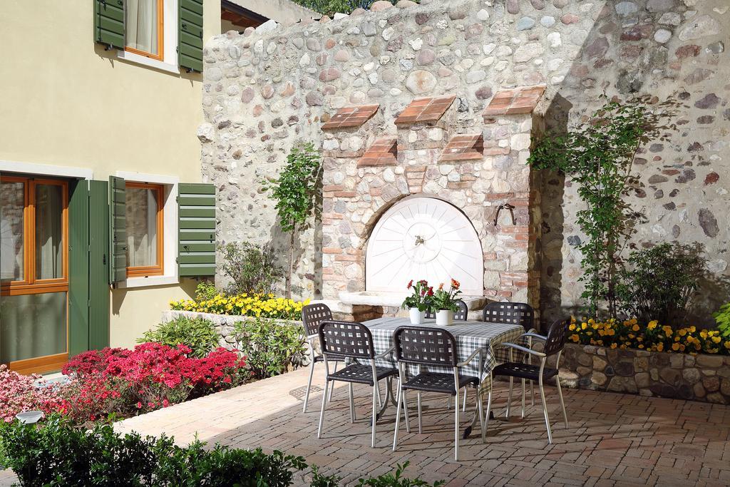 Residence Borgo Mondragon Лацизе Екстер'єр фото