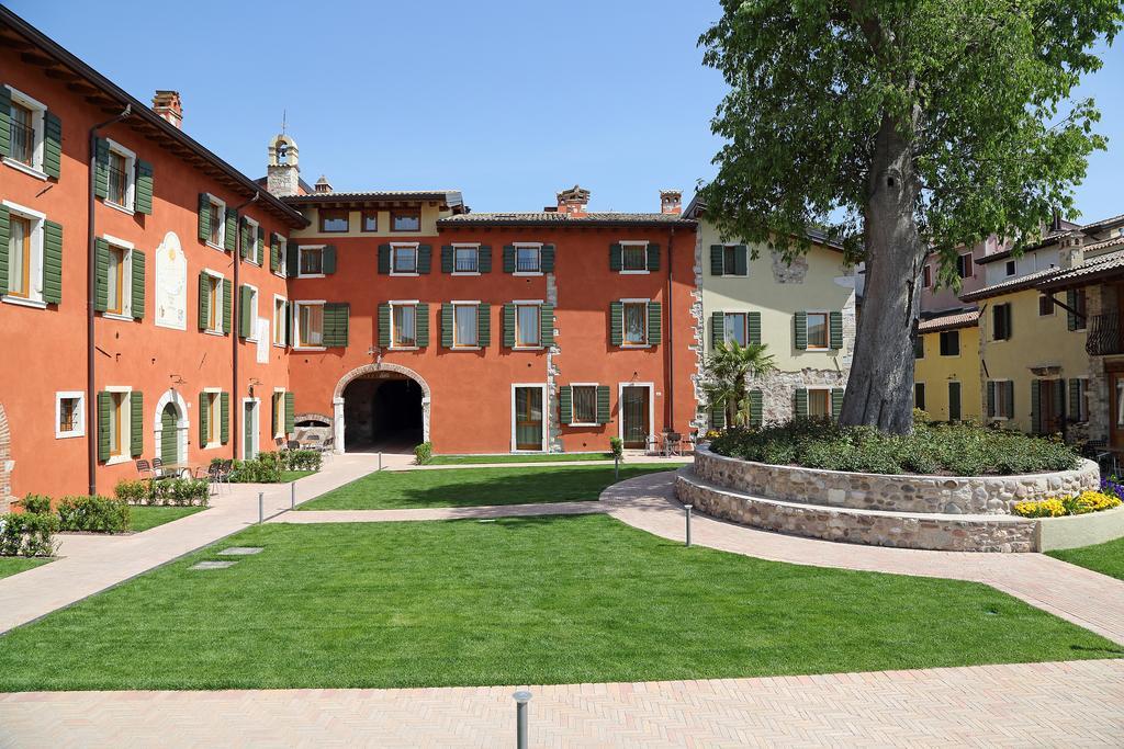 Residence Borgo Mondragon Лацизе Екстер'єр фото