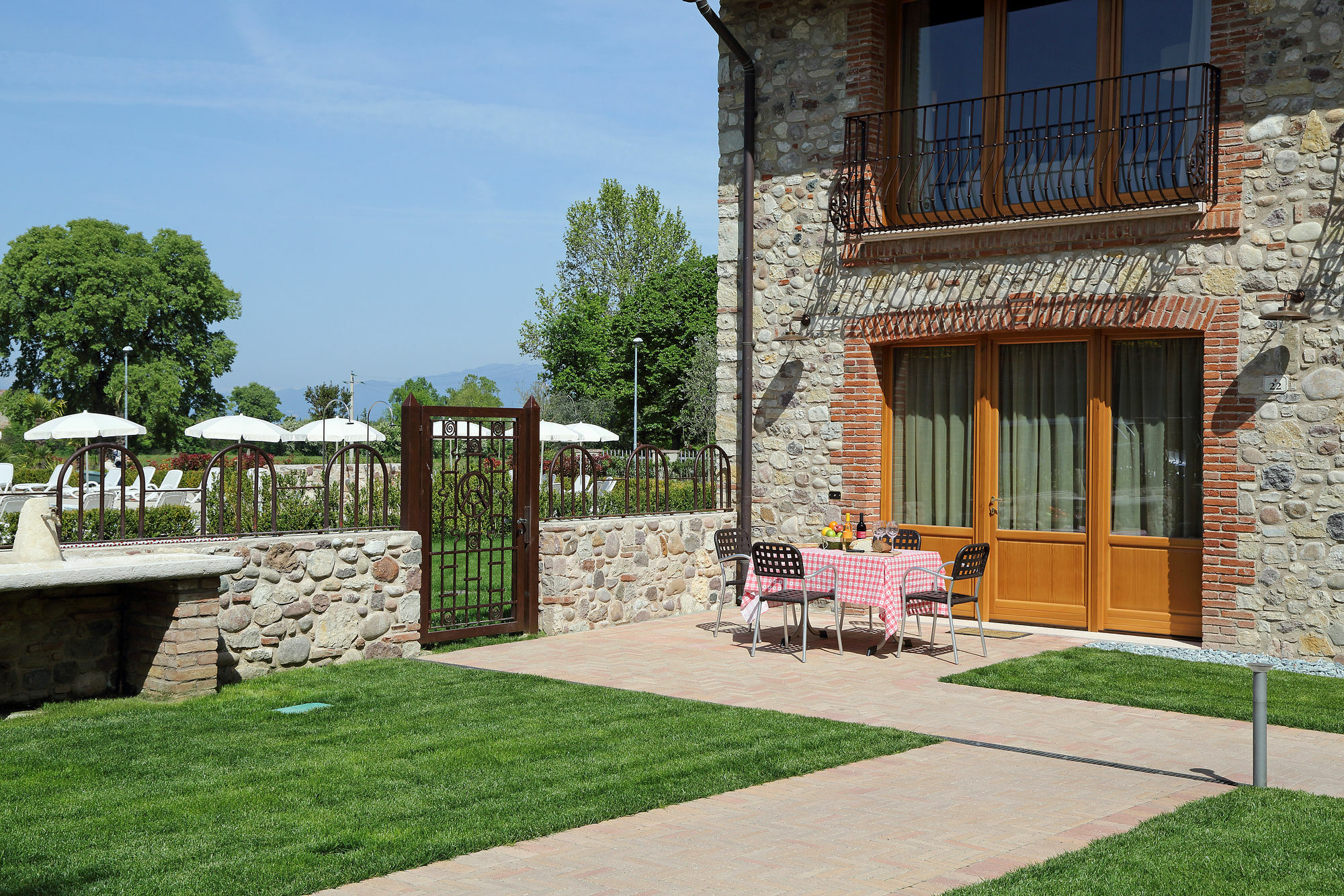 Residence Borgo Mondragon Лацизе Екстер'єр фото